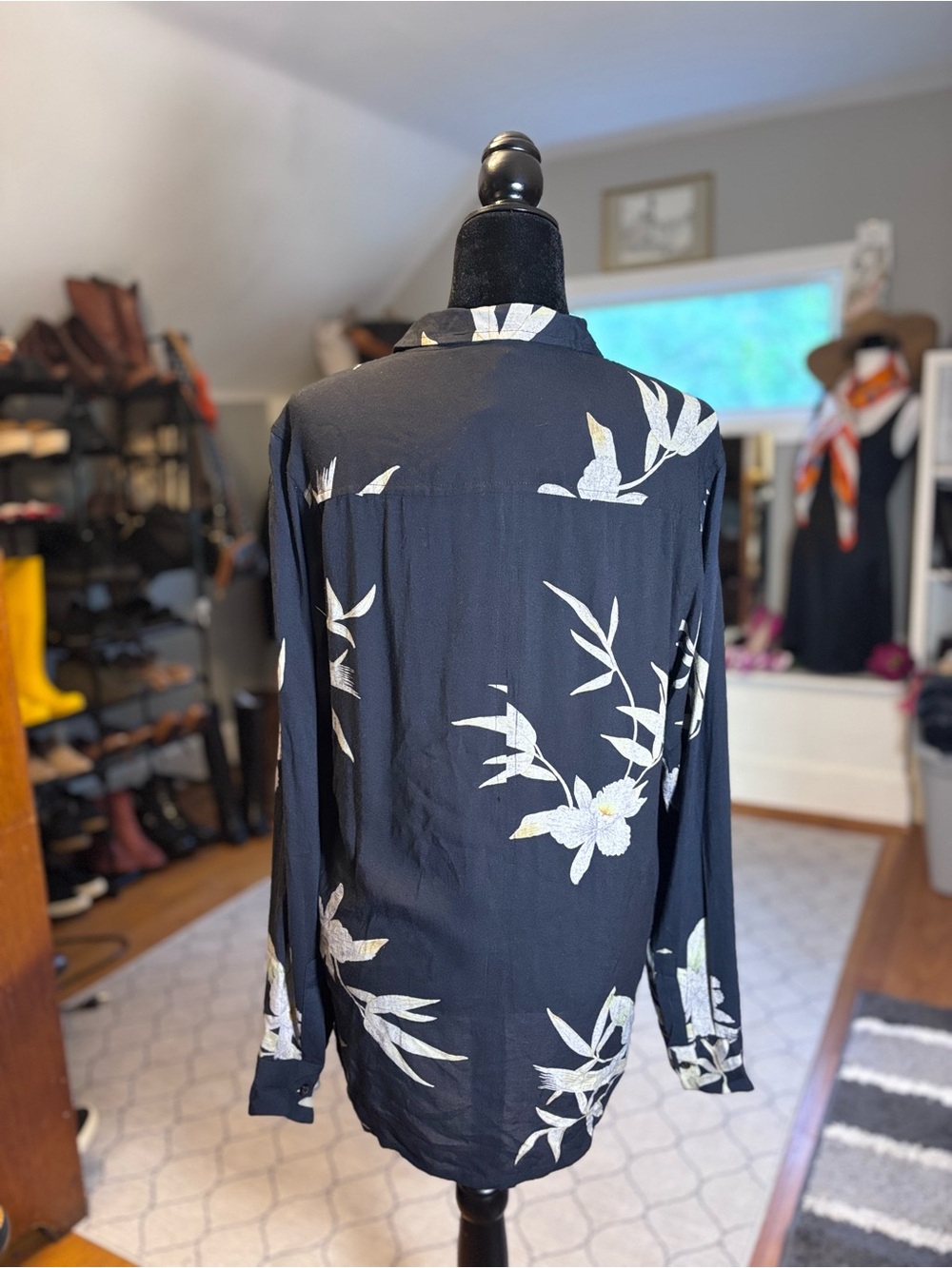 NEUW Nieuwlandstraat Blue Orchid Button-Up Shirt – Men’s Small – Black Floral - Picture 5 of 9